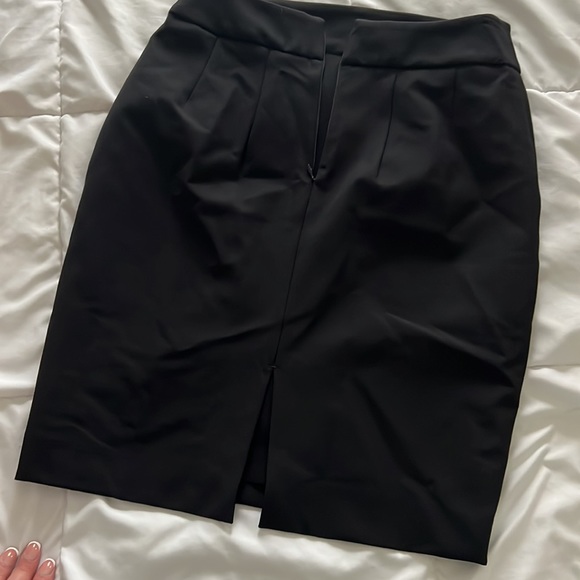 Black buisness attire skirt - Picture 3 of 4
